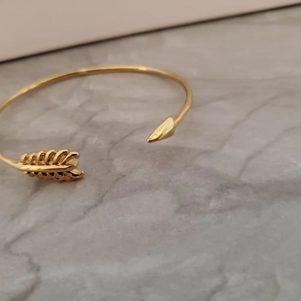 🏹 Stella and Dot Dainty Minimalist Gilded Arrow Cuff Bangle Bracelet 🏹 - Picture 3 of 9